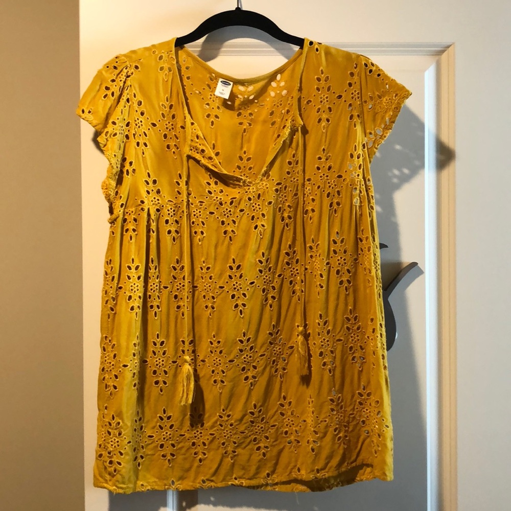 Old Navy mustard lace top
